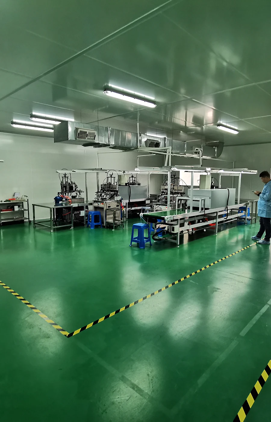 Clean workshop for glass bottle checking and packing preparation