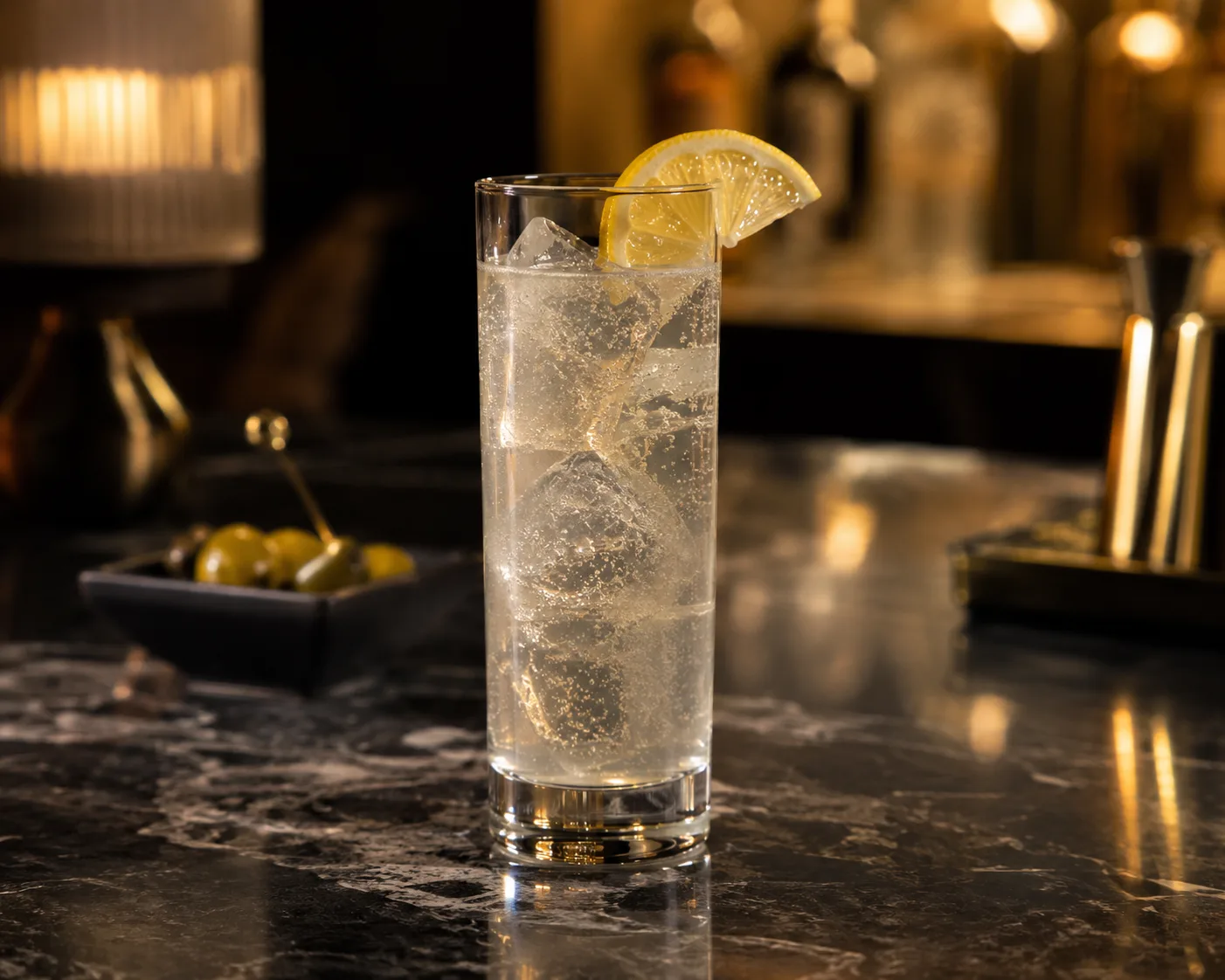 Collins Glass in a beverage service setting for highball cocktails and soft drinks.