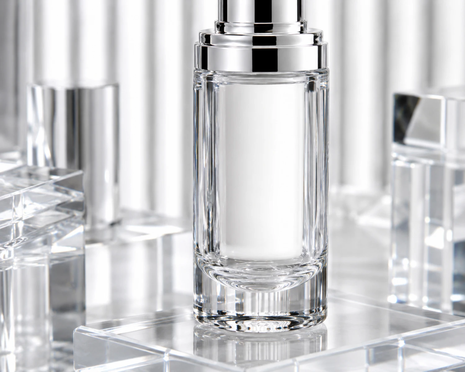 glass material detail image of Crystal Cosmetic Serum Bottle