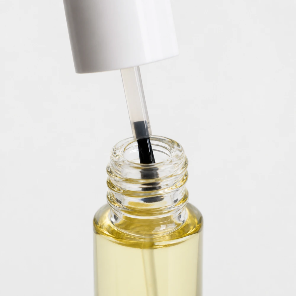 Cuticle Oil Bottle with closure for essential oil packaging - packing view