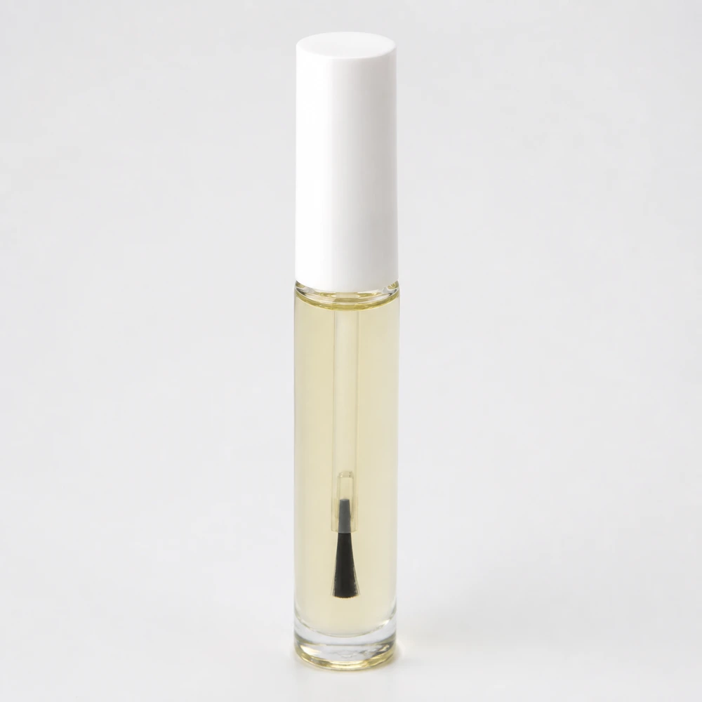 Cuticle Oil Bottle with closure for essential oil packaging - closure detail