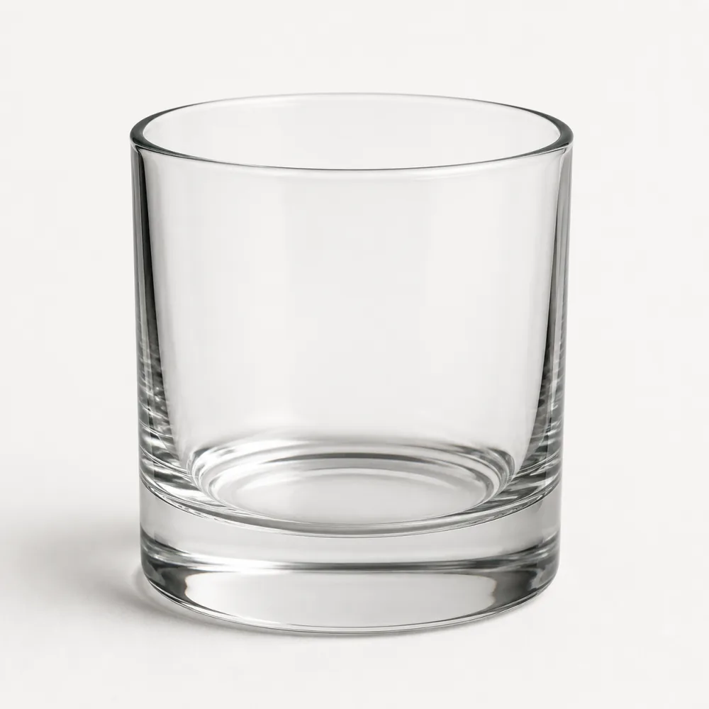 Whiskey Glass Tumbler with smooth rim and stable base - closure detail