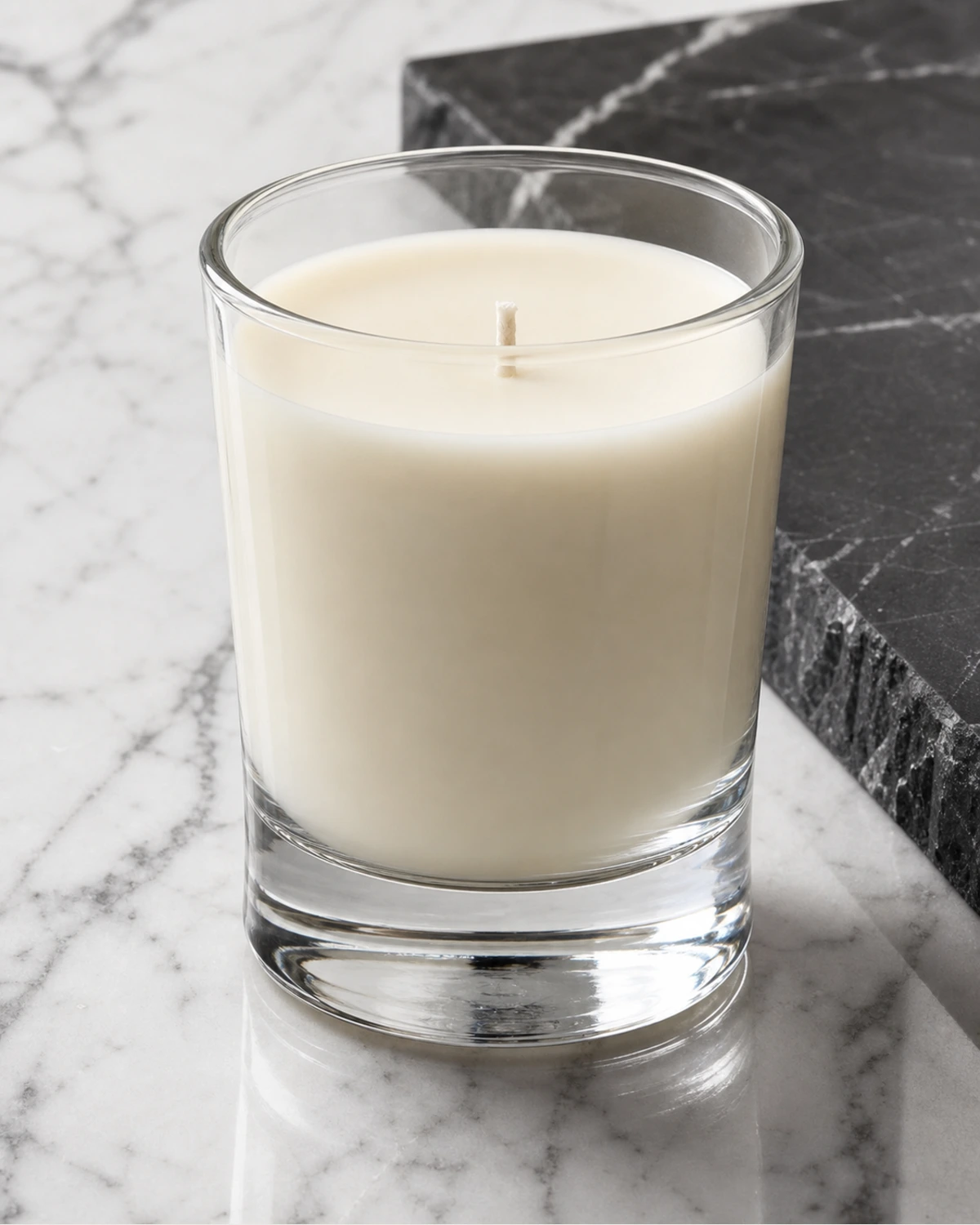 glass structure detail image of Tumbler Candle Glass showing shape, rim and material quality
