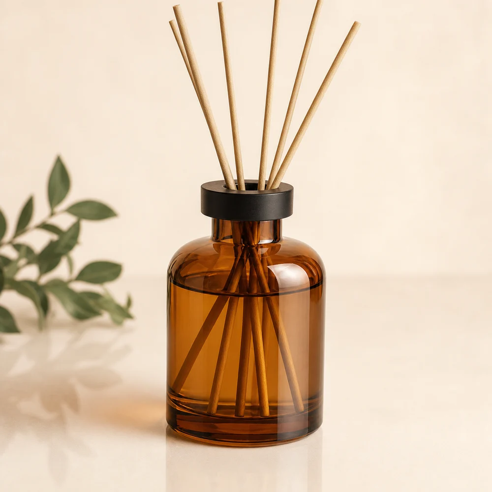 Apothecary Diffuser Bottle with cap and hanging cord for car diffuser packaging - closure detail