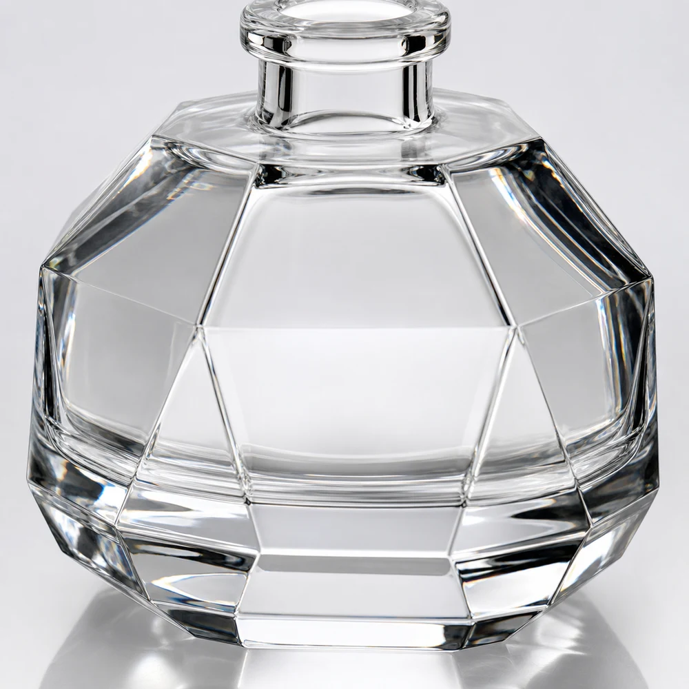 Faceted Reed Diffuser Bottle with cap and stopper - packing view