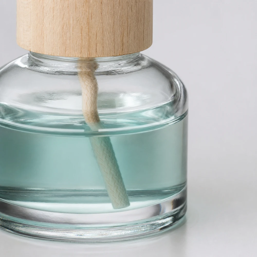 Round Car Diffuser Bottle with cap and hanging cord for car diffuser packaging - packing view