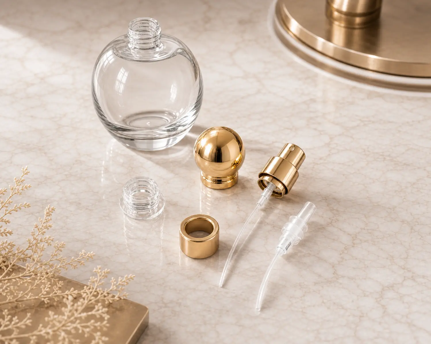 accessories detail image of Round Heavy-Base Glass Perfume Bottle showing sprayer, cap and perfume packaging components
