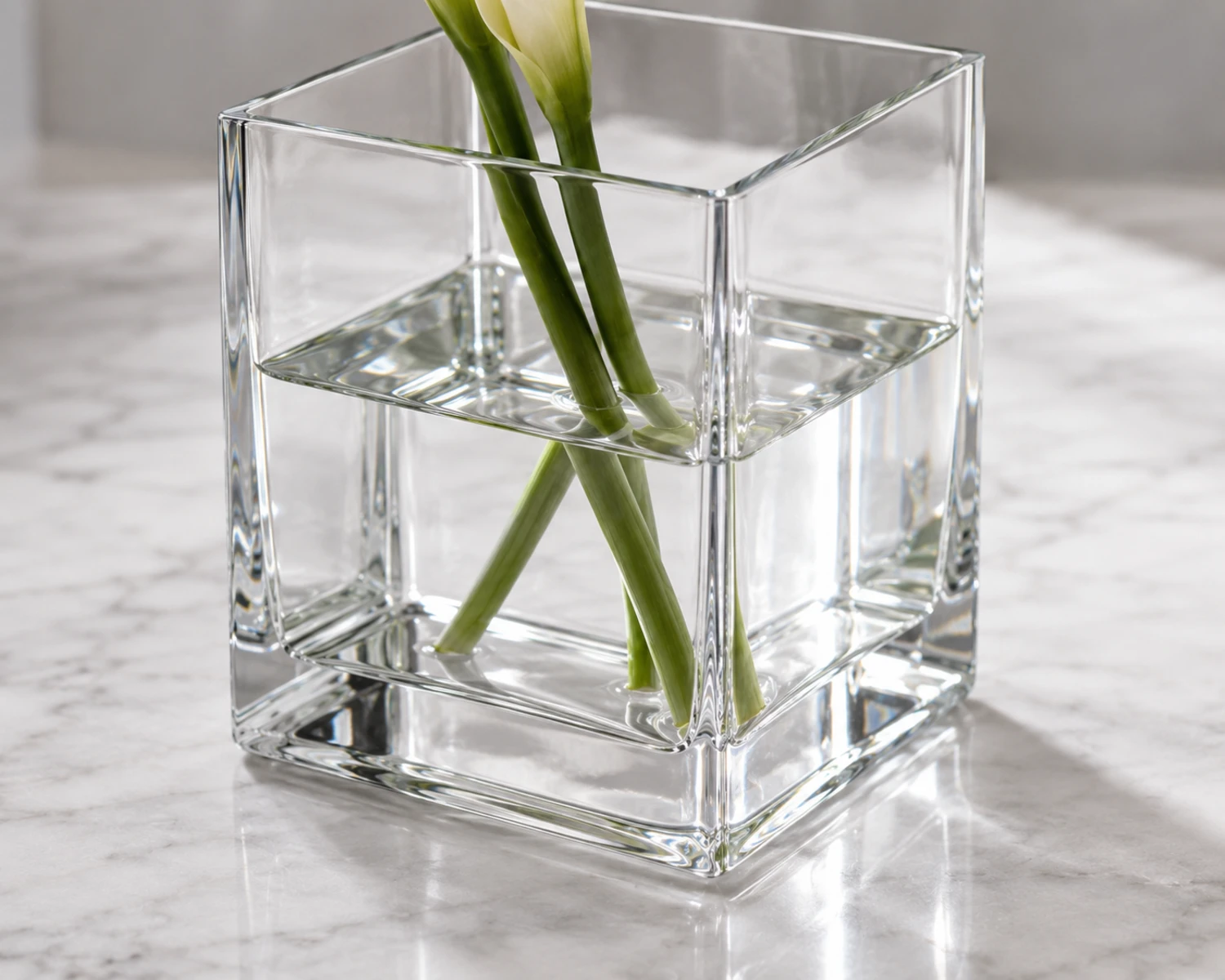 shape and rim detail image of Square Glass Vase showing vase opening, profile and glass structure